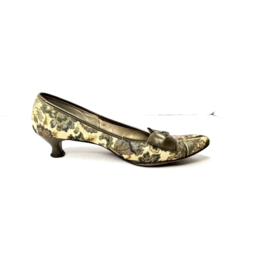 Paradise Kittens, Vintage 1960s Kitten Heal Pumps. 8M